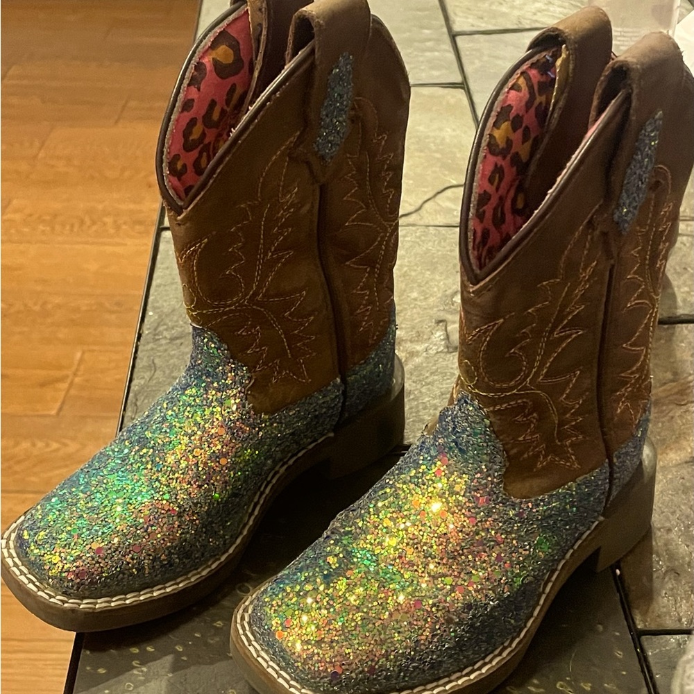 Girls 9 glitter Cowboy boots.   Wore once